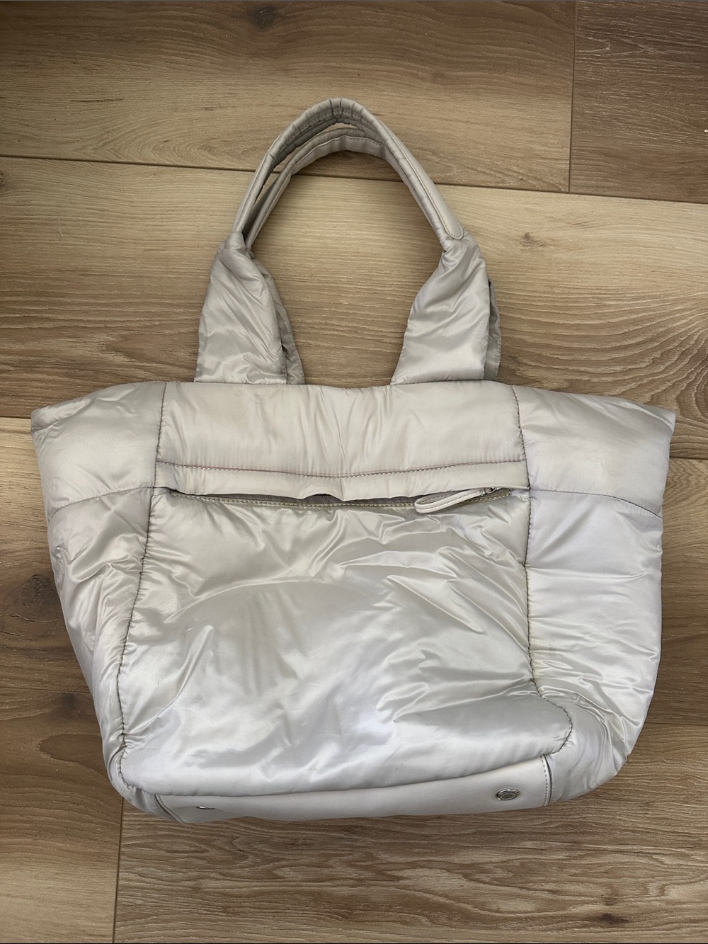 Puffer Tote Bag in Light Silver - Women's Carryall